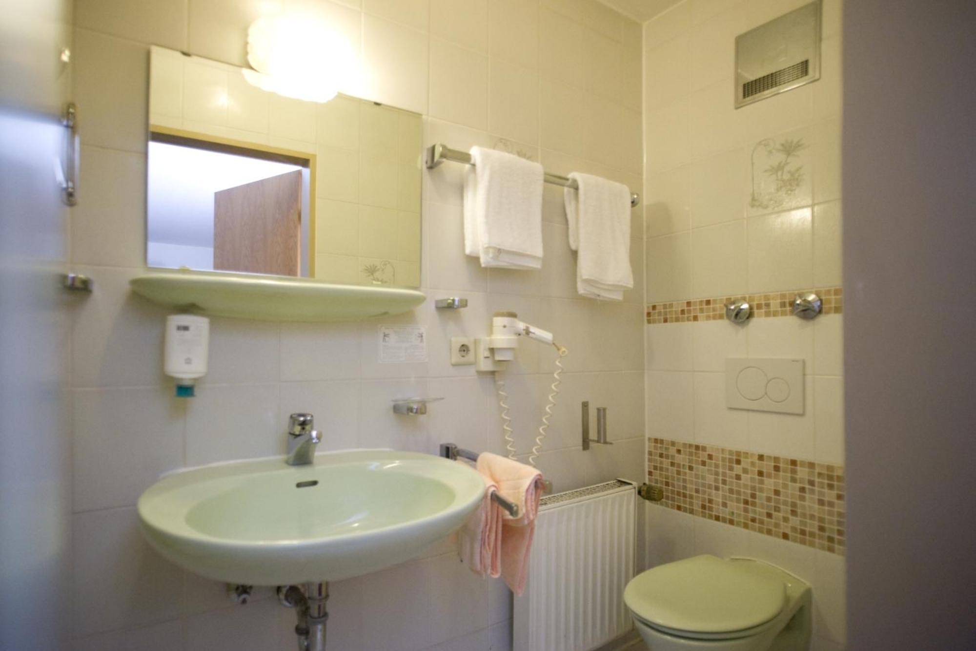 Hotel Flora Dormagen Ngoại thất bức ảnh